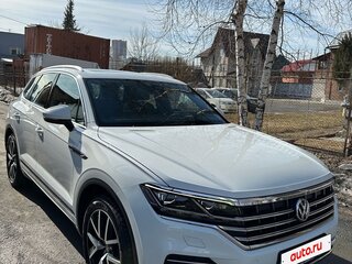 2019 Volkswagen Touareg III, белый, 5300000 рублей, вид 1