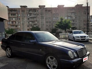 1998 Mercedes-Benz E-Класс 430 II (W210, S210), синий, 400000 рублей, вид 3