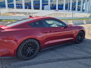 2020 Ford Mustang VI Рестайлинг, красный, 7000000 рублей, вид 4