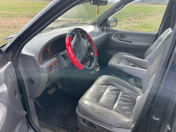 2000 Kia Carnival I, чёрный, 455913 рублей - вид 6