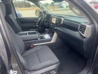 2025 Toyota Tundra CrewMax III, серый, 8065956 рублей, вид 5