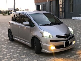 2007 Toyota Ractis I, серебристый, 610000 рублей, вид 2