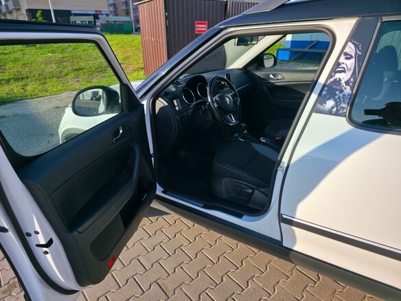 2015 Skoda Yeti I Рестайлинг, белый, 1200000 рублей - вид 9