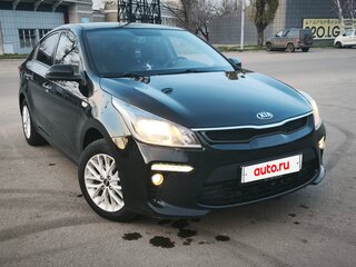 2019 Kia Rio IV, чёрный, 1495000 рублей, вид 4
