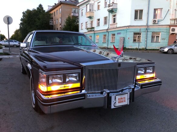 1982 Cadillac DeVille V, красный - вид 7