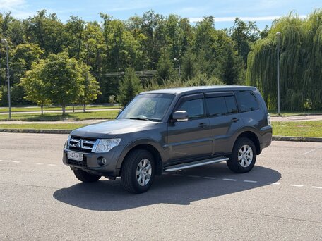 2013 Mitsubishi Pajero IV Рестайлинг 1, серый, 1799000 рублей, вид 3