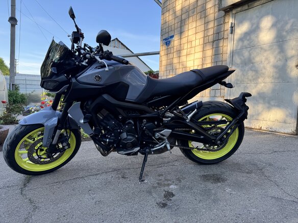 2017 Yamaha MT-09 (FZ-09), серый, 930000 рублей - вид 3