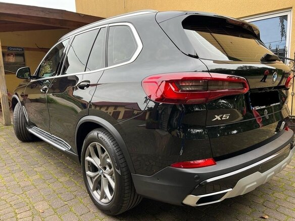 2019 BMW X5 30d IV (G05/G18), чёрный, 6295405 рублей - вид 1