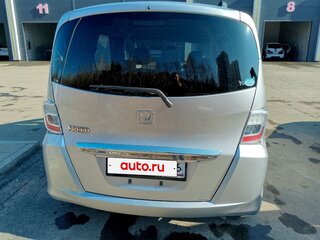 2013 Honda Freed I Рестайлинг, серебристый, 1150000 рублей, вид 3