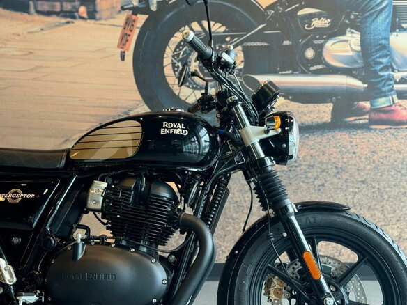 2026 Royal Enfield Interceptor 650, чёрный, 699000 рублей - вид 10