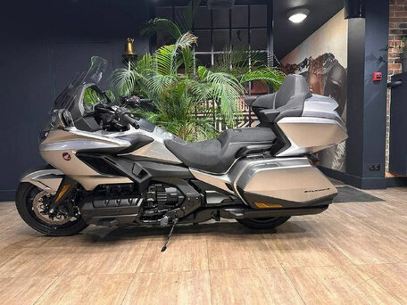 2025 Honda GL 1800 Gold Wing, серебристый, 4200000 рублей, вид 2
