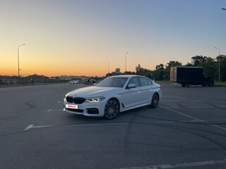2019 BMW 5 серии 530d xDrive VII (G30/G31/G38), белый, 4380000 рублей, вид 2
