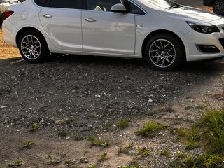 2013 Opel Astra J Рестайлинг, белый, 1150000 рублей, вид 3