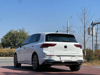 2022 Volkswagen Golf VIII, белый, 1547007 рублей, вид 5