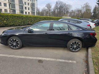 2022 Toyota Avalon V, чёрный, 3190000 рублей, вид 4