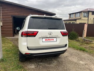 2021 Toyota Land Cruiser 300 Series, белый, 10000000 рублей, вид 3