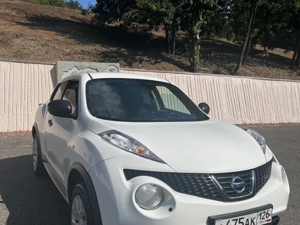 2013 Nissan Juke I, белый, 1350000 рублей