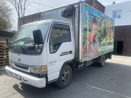 2003 Nissan Atlas, белый, 1300000 рублей, вид 2
