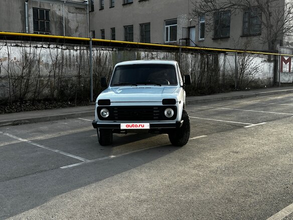 2002 Lada (ВАЗ) 2121 (4x4) I Рестайлинг, белый, 360000 рублей - вид 4