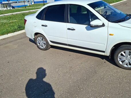 2015 Lada (ВАЗ) Granta I, белый, 380000 рублей, вид 2
