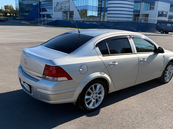 2013 Opel Astra H Рестайлинг, серебристый, 580000 рублей - вид 4