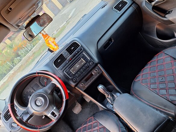 2014 Volkswagen Polo V, белый, 900000 рублей - вид 5