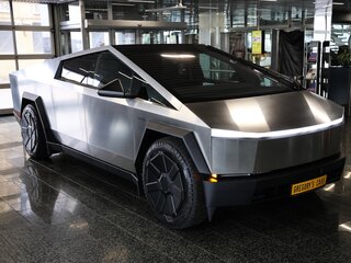 2025 Tesla Cybertruck All-wheel Drive, серебристый, 21400000 рублей, вид 3