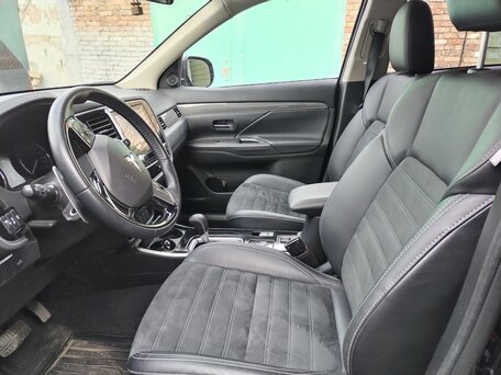 2022 Mitsubishi Outlander III Рестайлинг 3, чёрный, 3170000 рублей, вид 4