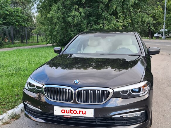 2018 BMW 5 серии 520i VII (G30/G31/G38), коричневый, 2850000 рублей - вид 2