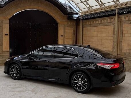 2021 Toyota Camry VIII (XV70) Рестайлинг, чёрный, 3550000 рублей, вид 2
