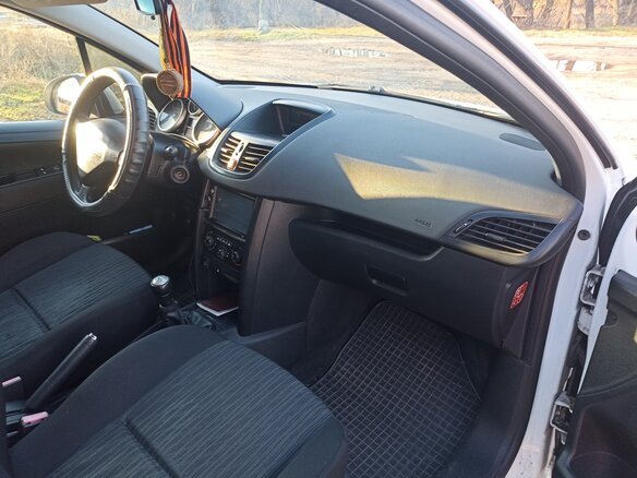 2010 Peugeot 207 I Рестайлинг, белый, 480000 рублей - вид 9