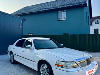 2004 Lincoln Town Car III Рестайлинг, белый, 2050000 рублей, вид 1