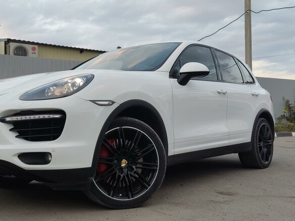 2012 Porsche Cayenne Turbo II (958), белый, 2200000 рублей