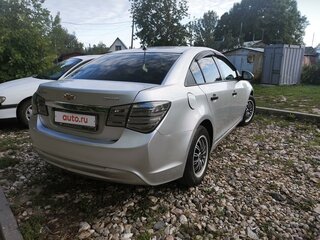 2013 Chevrolet Cruze I Рестайлинг, серебристый, 860000 рублей, вид 3