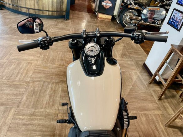 2022 Harley-Davidson Fat Bob, белый, 3450000 рублей - вид 7