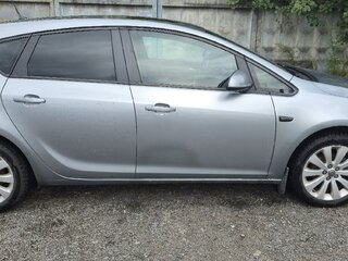 2011 Opel Astra J, серебристый, 550000 рублей, вид 2
