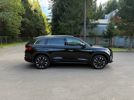 2023 Skoda Kodiaq I Рестайлинг, чёрный, 3800000 рублей, вид 4