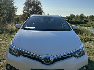 2017 Toyota Auris II Рестайлинг, белый, 1850000 рублей, вид 1