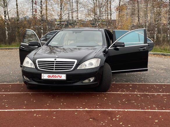 2008 Mercedes-Benz S-Класс 550 Long V (W221), чёрный, 1100000 рублей - вид 1