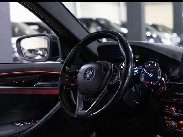 2017 BMW 5 серии 520d VII (G30/G31/G38), чёрный, 2400000 рублей - вид 4