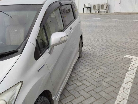 2012 Honda Freed I Рестайлинг, серебристый, 1200000 рублей - вид 4