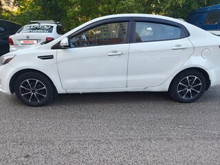 2013 Kia Rio 5-speed III, белый, 490000 рублей, вид 5