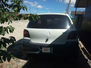 2002 Toyota Vitz I (P10), белый, 270000 рублей, вид 4