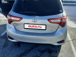 2019 Toyota Vitz III (XP130) Рестайлинг 2, серебристый, 1150000 рублей, вид 3