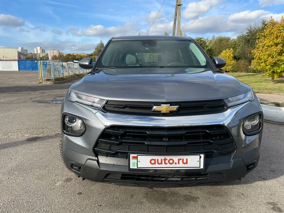 2021 Chevrolet TrailBlazer III, серебристый, 1814504 рублей - вид 3