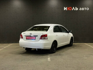 2006 Toyota Belta I, белый, 380000 рублей, вид 2