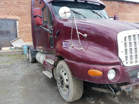 2005 Kenworth T2000, красный, 2650000 рублей, вид 3