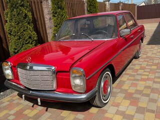 1971 Mercedes-Benz W115 200, красный, 700000 рублей, вид 1