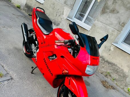 1991 Honda CBR 600F, красный, 300000 рублей, вид 4