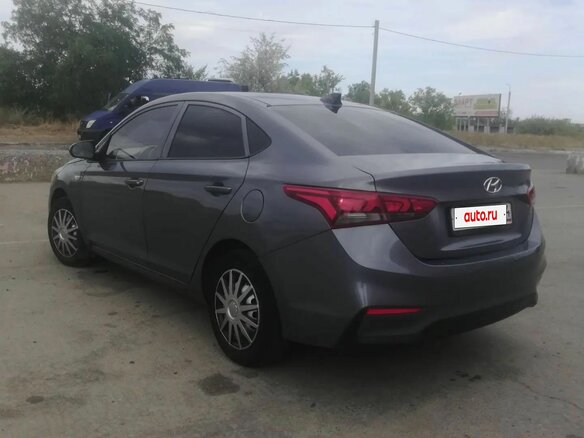 2018 Hyundai Solaris II, серый, 700000 рублей - вид 7